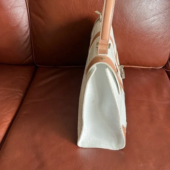 Elegant White and Tan Handbag - Picture 4 of 6